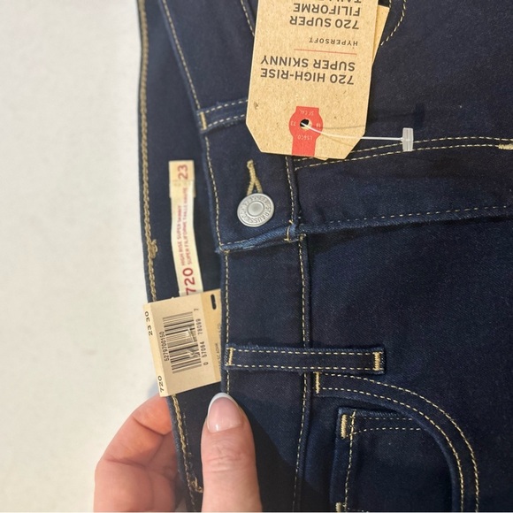 Levi's Women's Black Jeans NWT - Picture 4 of 5
